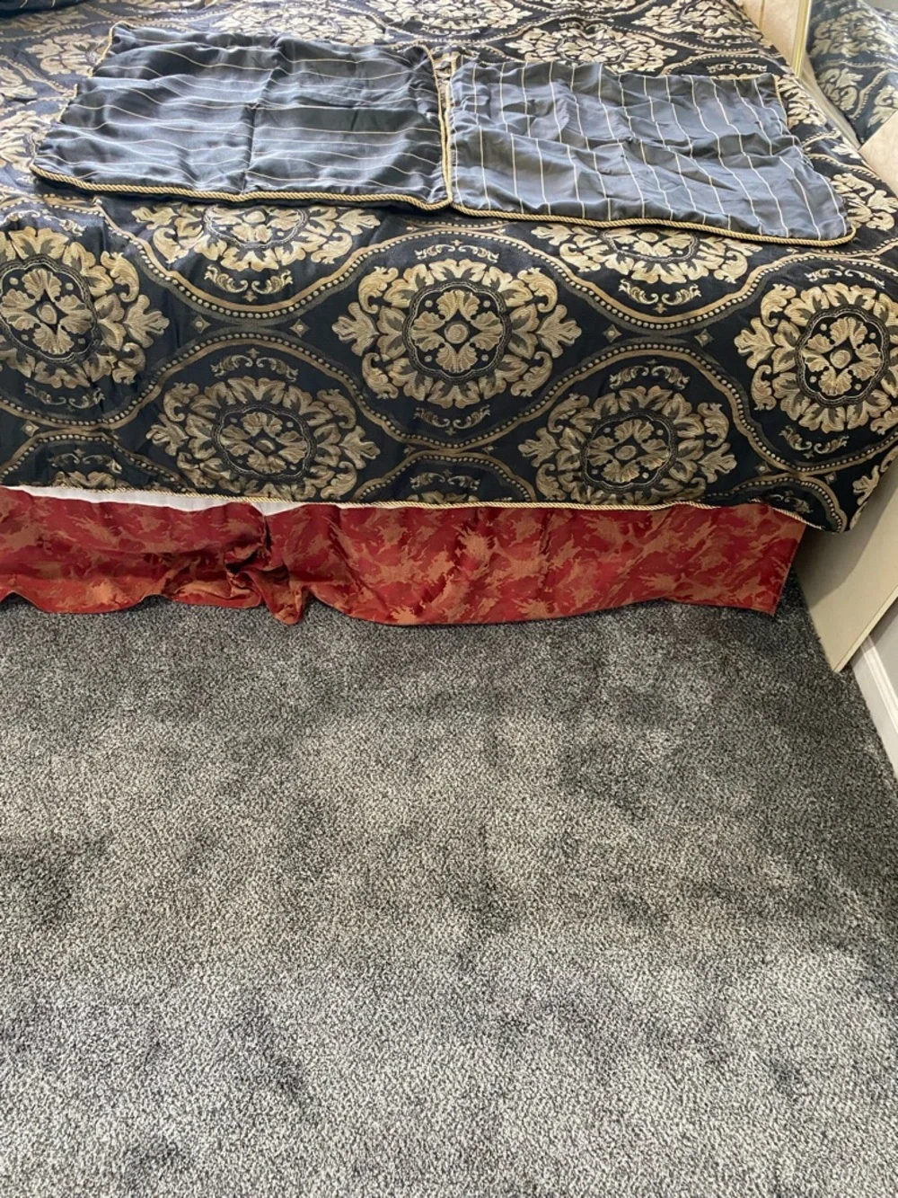 Elegant Black and Gold Medallion Comforter - Unbranded